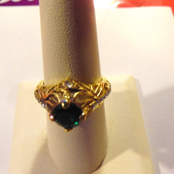 BEAUTIFUL GOLD, CRYSTAL AND EMERALD WOMEN'S RING - SZ 8 - Picture 3 of 7